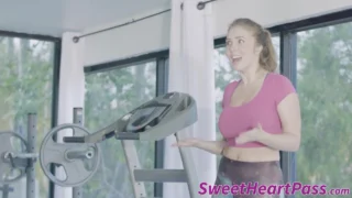 Natural bombshell Lena Paul rimmed before face sitting