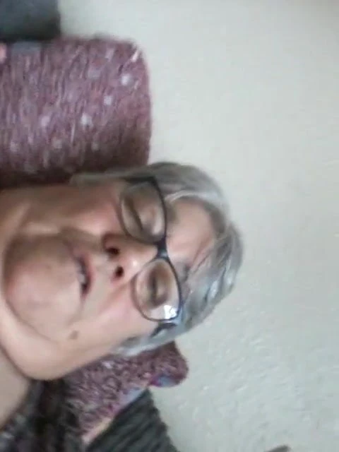 Granny fucks her sloshy wet cunt with scredriver