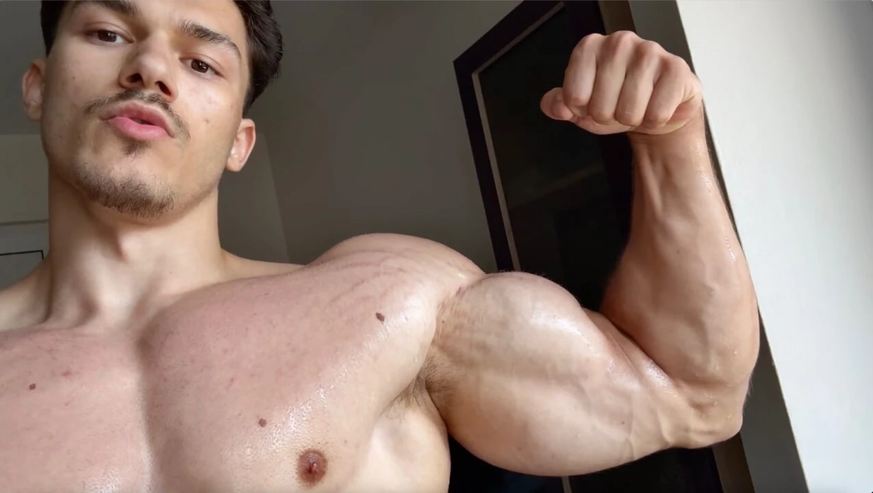 19 year old Muscle God Worship