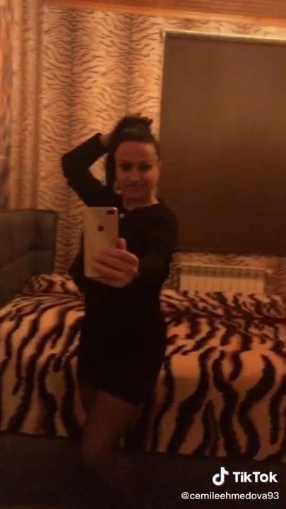 Aze Tiktok girl nylon feet