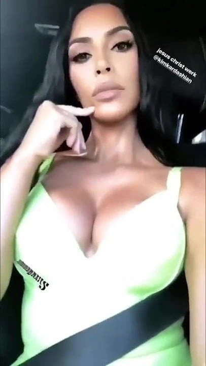 ‘Kim K’ massive cleavage in a car