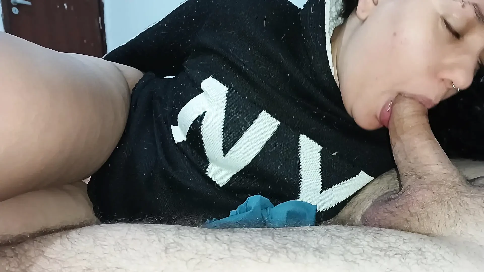 CLOSE UP SMEARED OF THE BEST BLOWJOB IN THE WORLD, SHE LOVES TO SUCK LIKE THIS