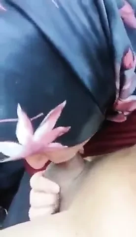 Hijab Turkish Mature giving Blowjob to her Lover in Car
