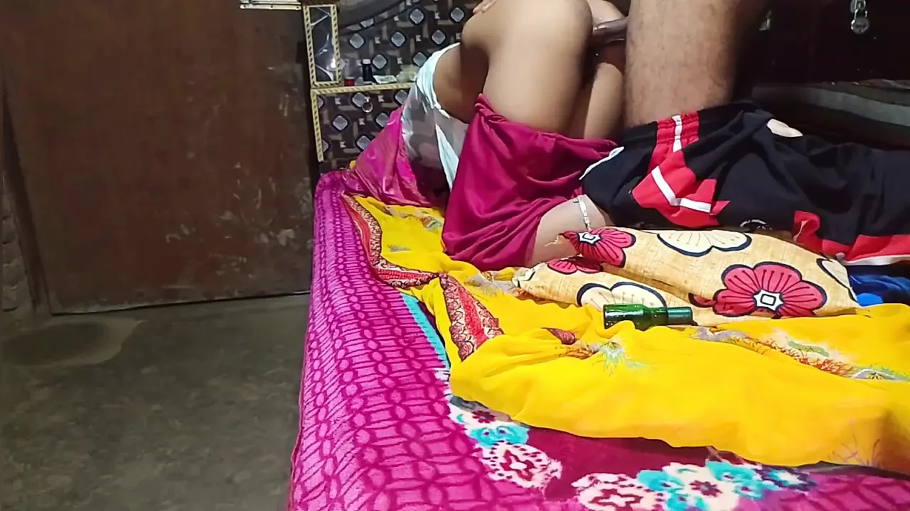 Bhabhi ki baid par thook lagake gaand mari