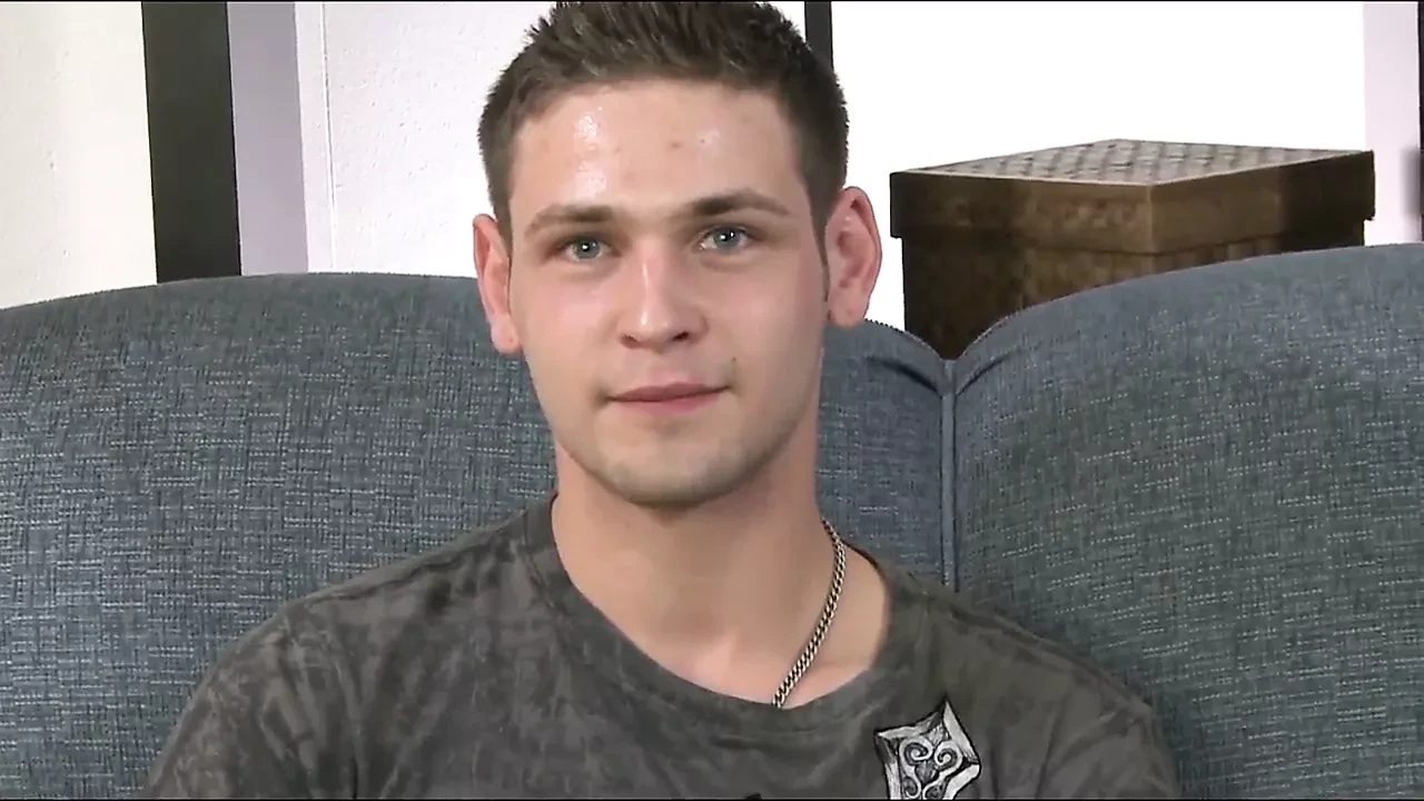 Straight firsttimer kisses, sucks and fucks with gay sweetie