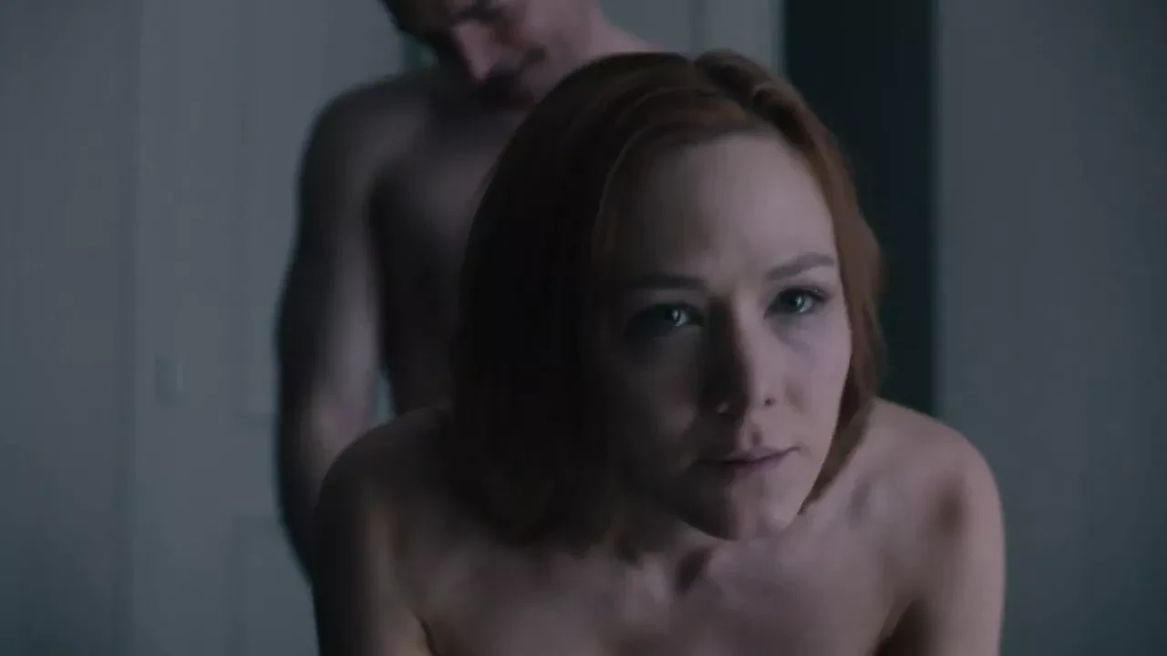 Louisa Krause, Anna Friel – ‘TGE’ S02E09