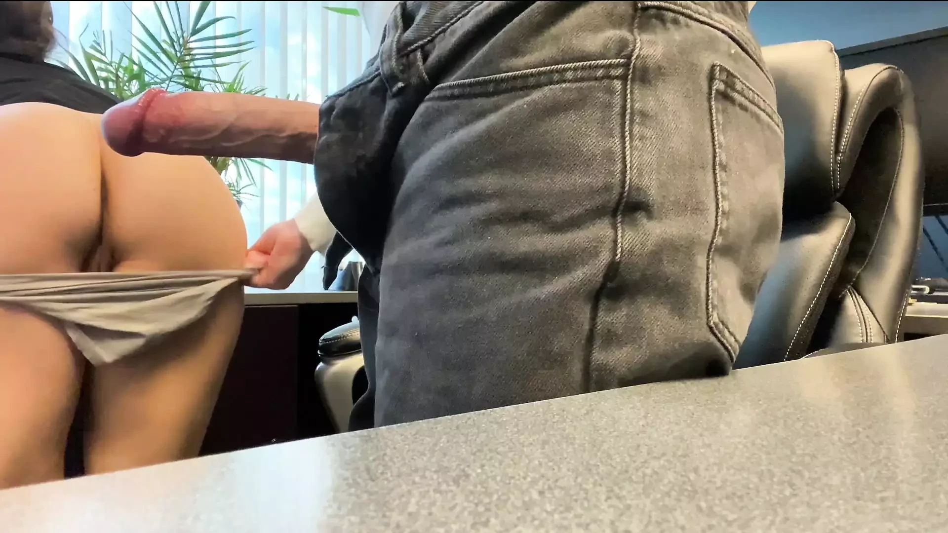 Secretary sucks boss cock