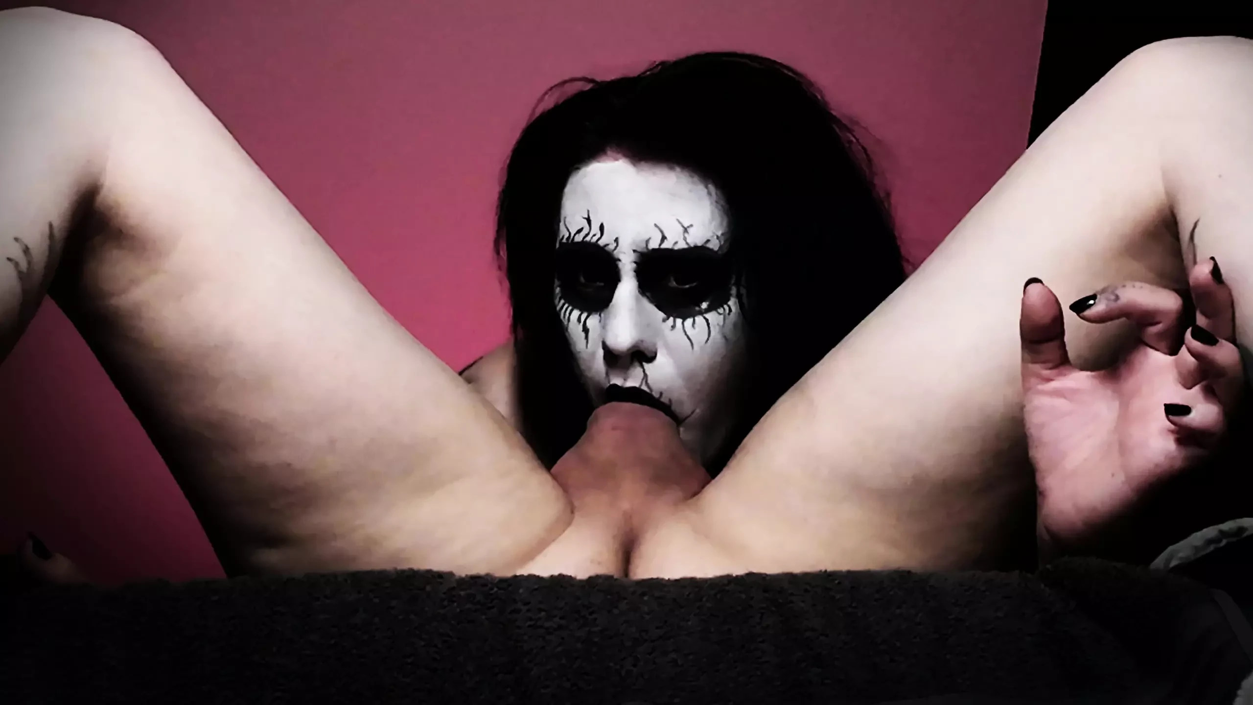 Black Metal Goth Deepthroats so Good That She Gets Two Throatpies