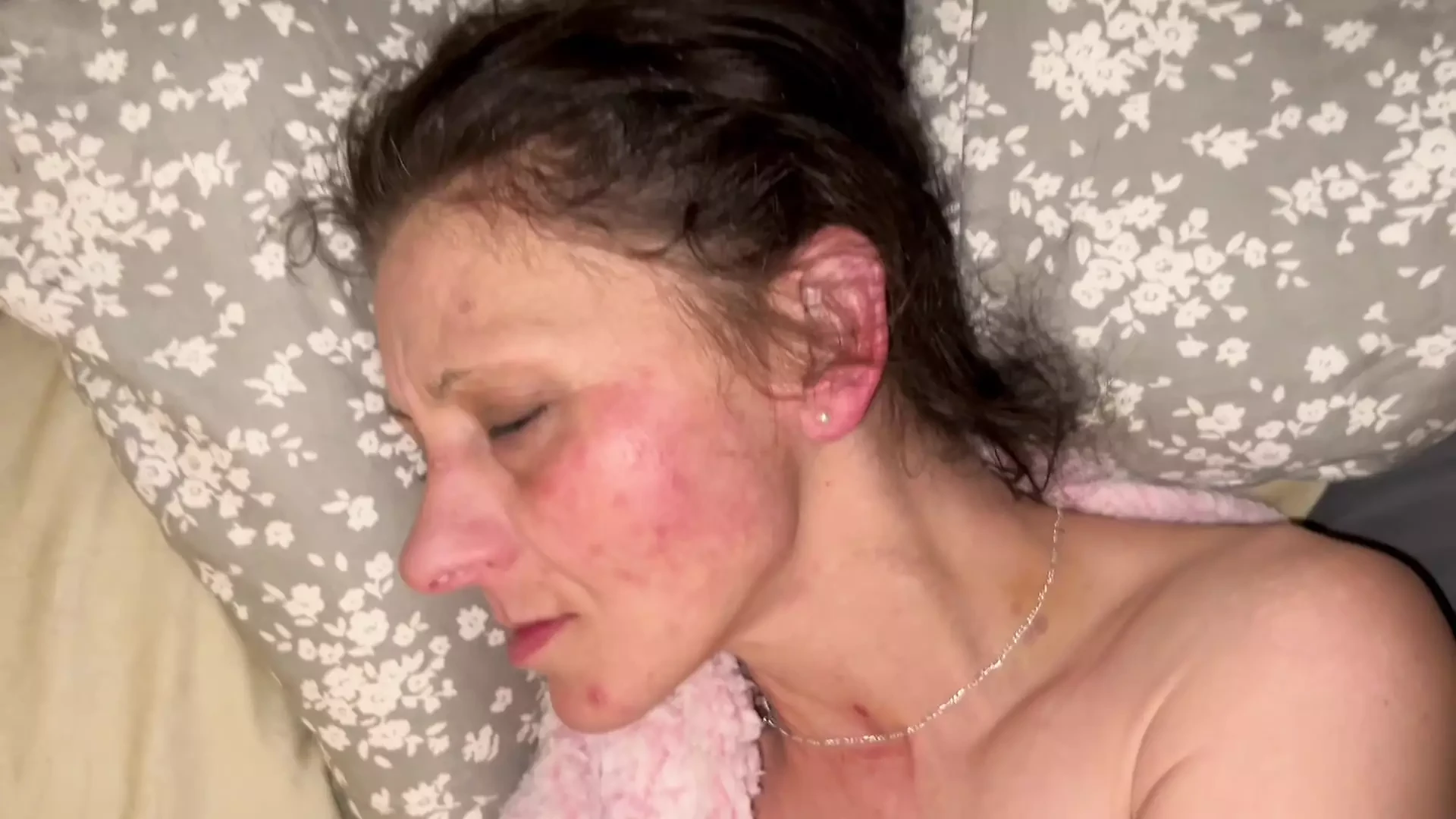 Finger Fuck the Slut!