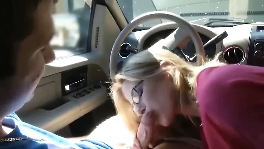 MILF BLOWJOB IN A CAR