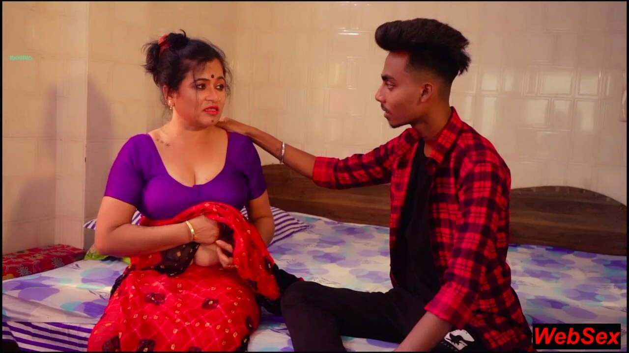 Beautiful Bengali Kamwali Bhabhi Sudden Sex with College Boy! Indian Sex