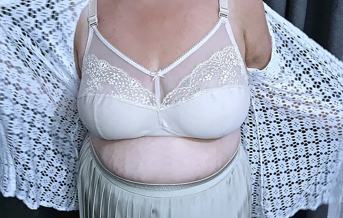 Cheating Granny wants lots of your cum all over her big mature boobs