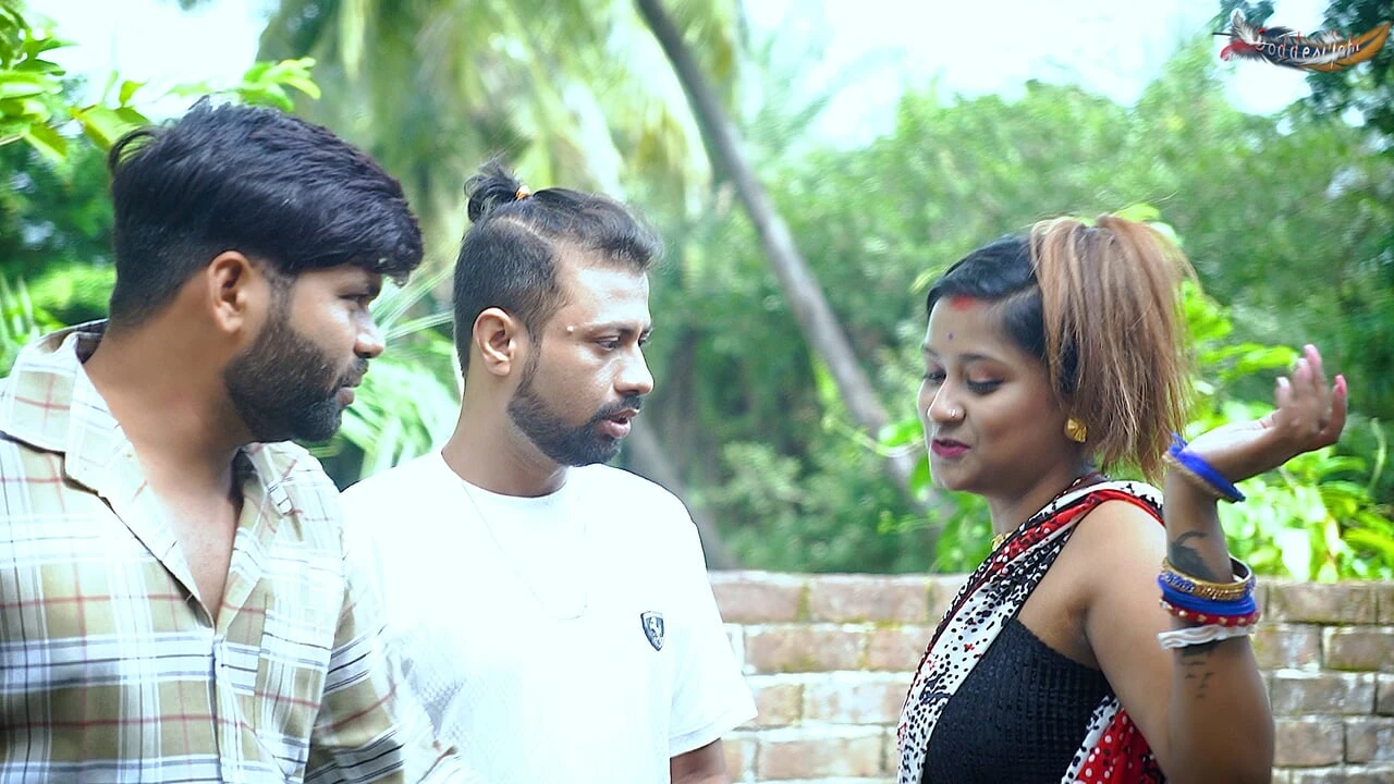 DESI CHEATING WIFE HARDCORE DIFFERENT TYPE SEX WITH LOCAL BECHELOR BOYS THREESOME ( HINDI AUDIO )