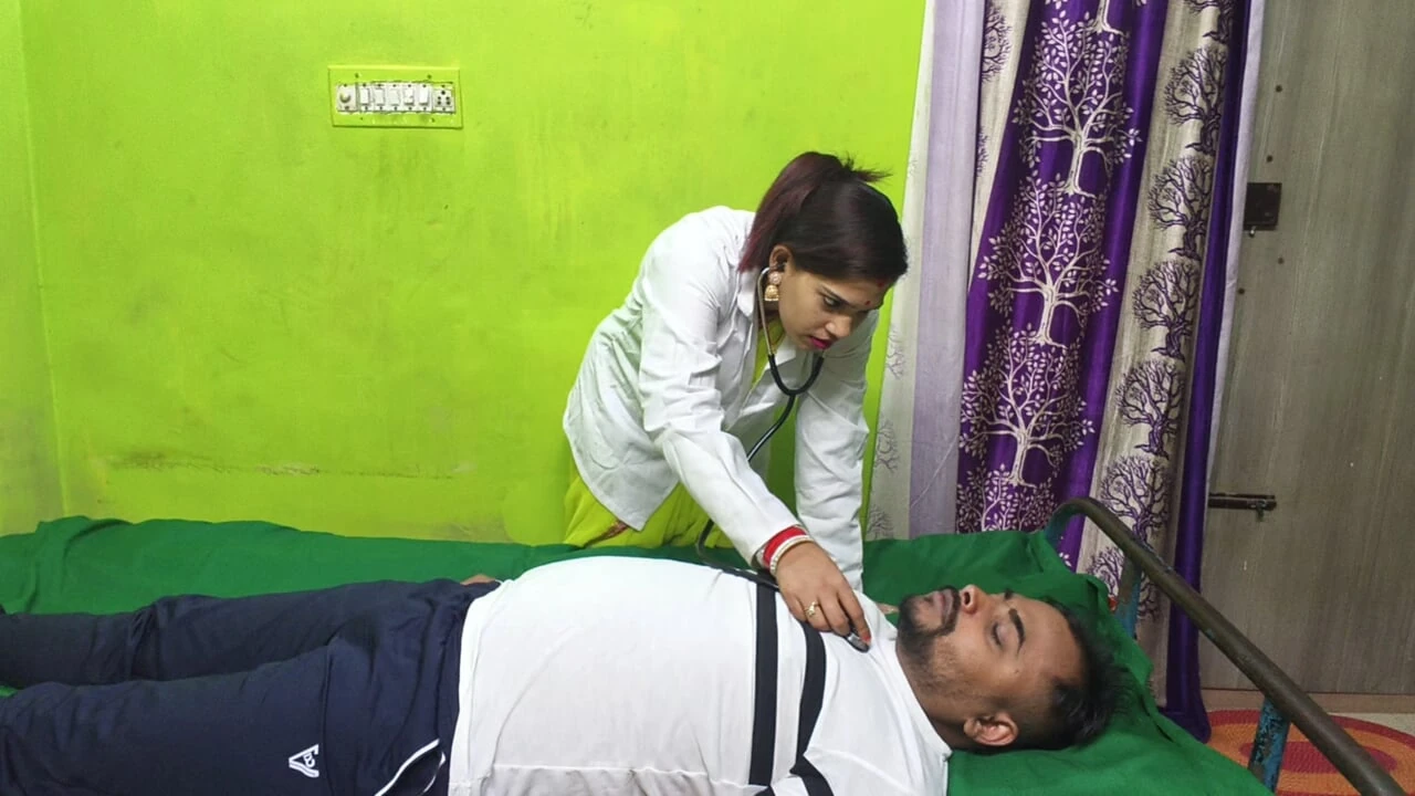 Hot indian ladies doctor fucked by her patient when she is tritment her clinic