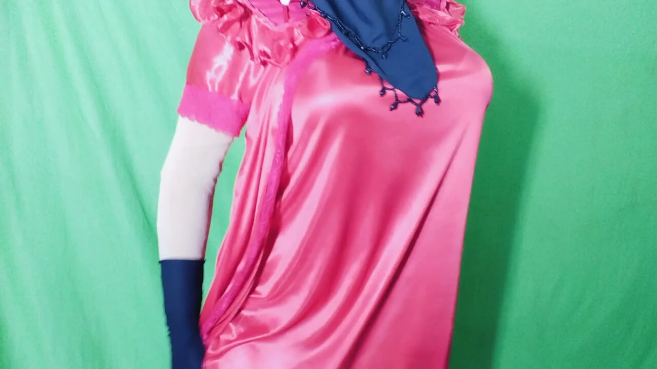 Indian hot beautiful Bhabhi dancing and having sex openly in her room