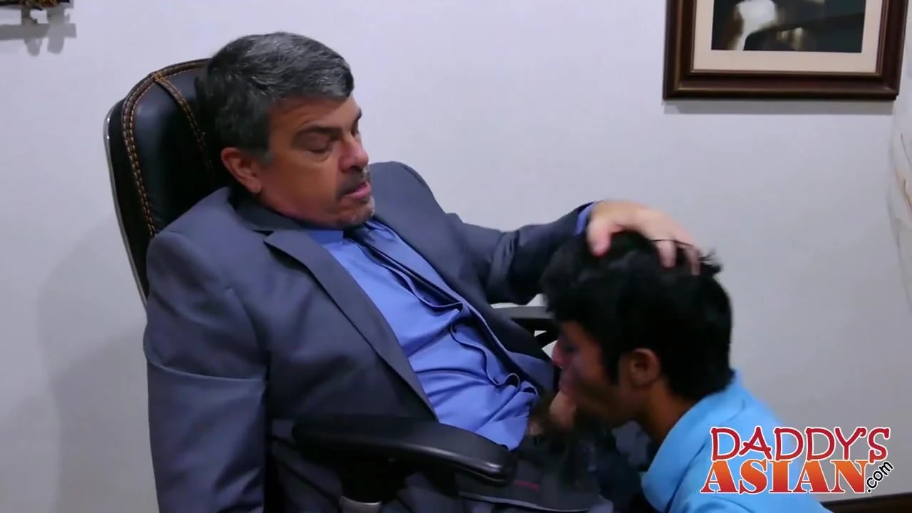 Young Asian twink George sucks off Daddy Mike like a pro