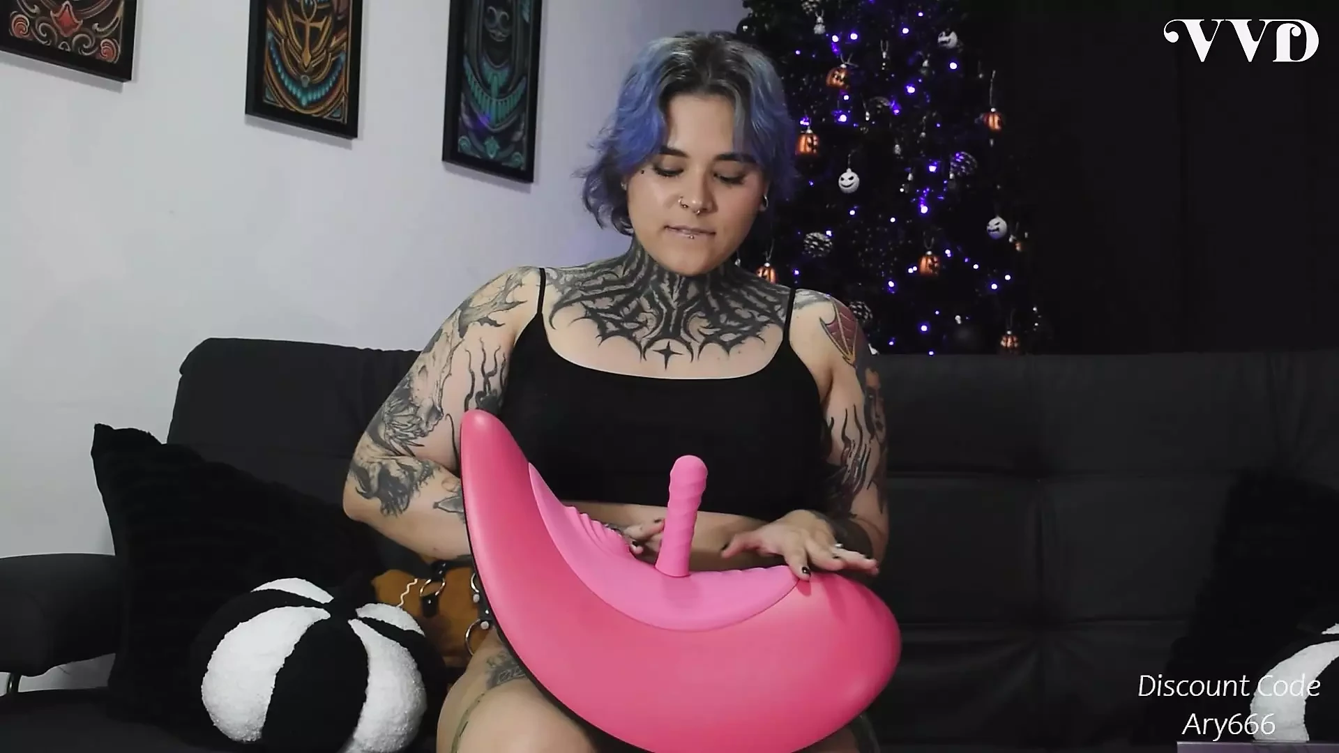 Slut uses vibrating chair and cums delicious