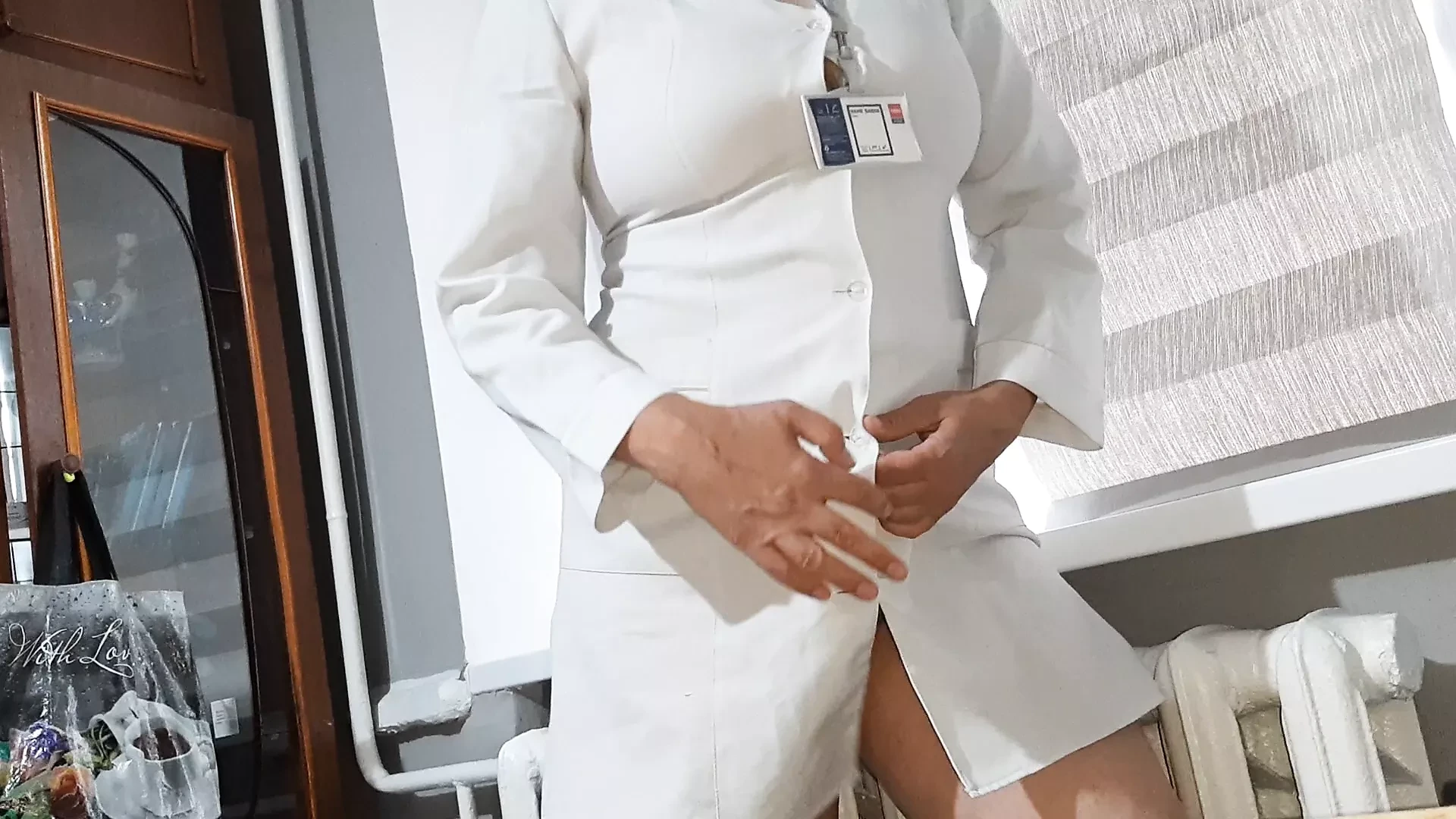 Doctor girl masturbates pussy while there are no patients – Lesbian-candys