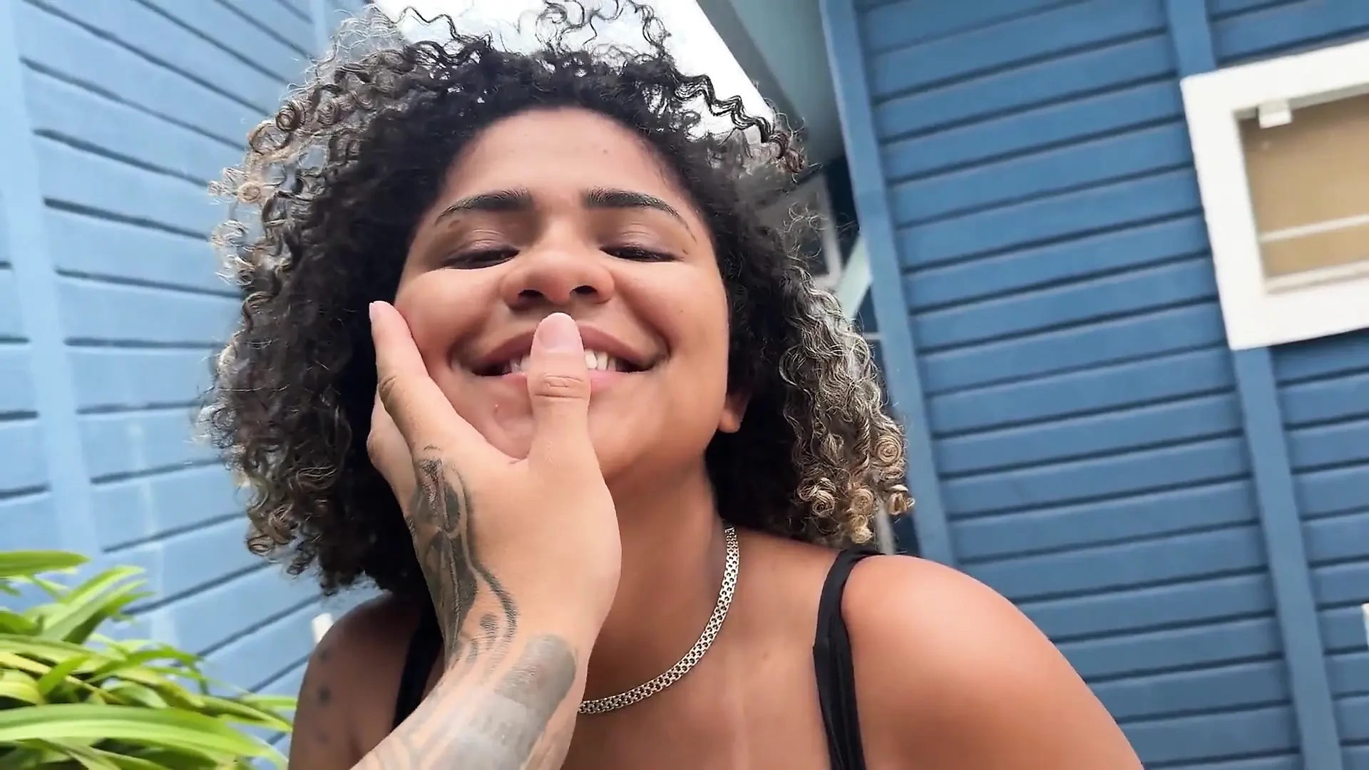 Perfect Girlfriend Loves to Give Her Pussy by the Pool