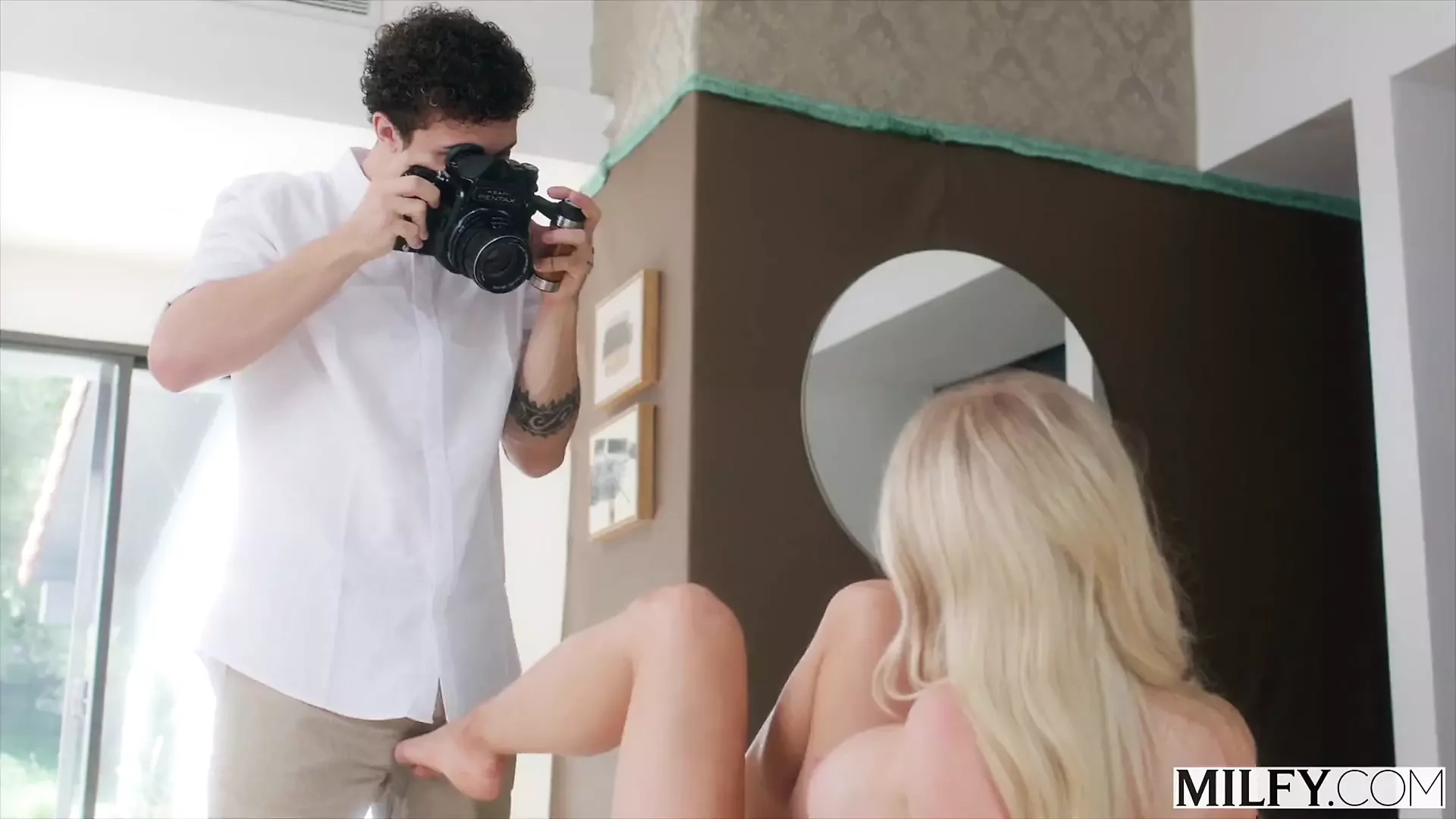 Milfy Photographer Makes Sexy Blonde Sarah His Subject
