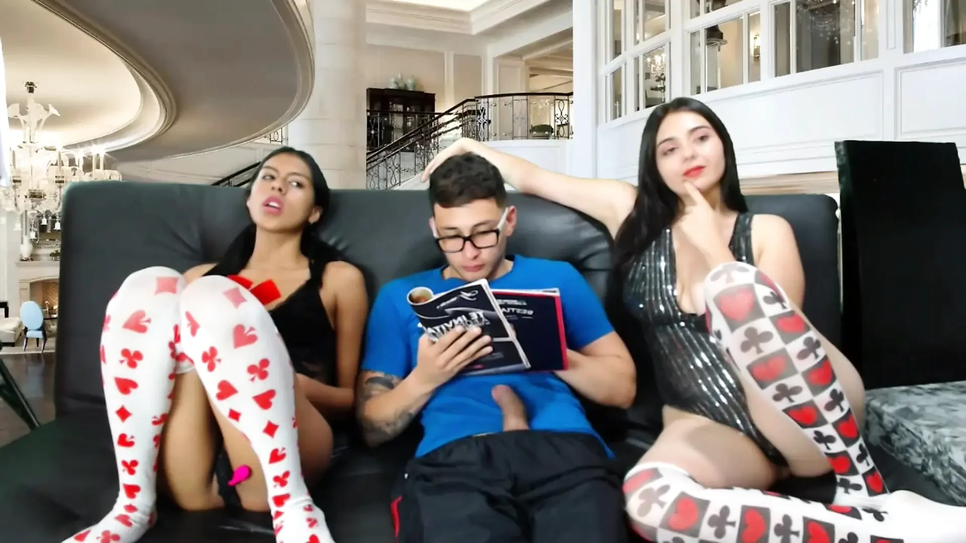 stepdaughter lick pussy of mommy