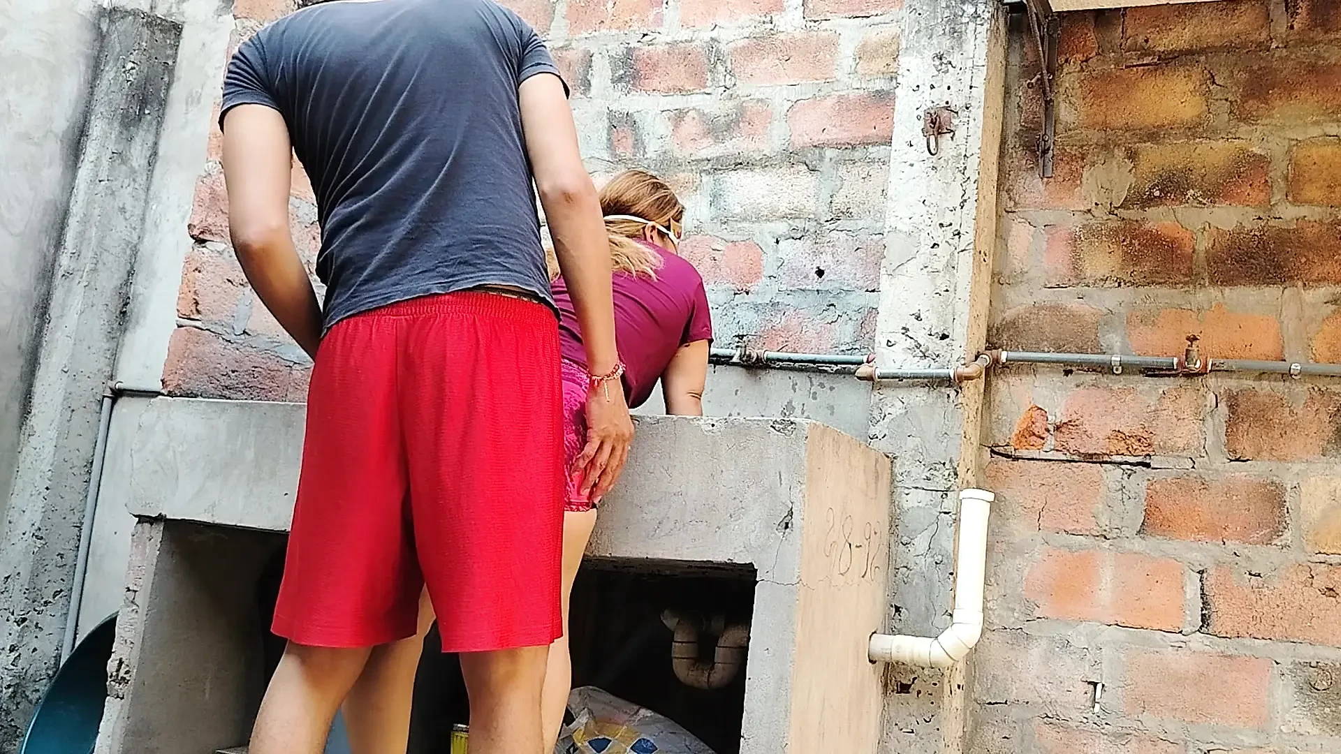 Risky sex in my neighbor’s yard outdoors. The condom breaks and I end up inside her!