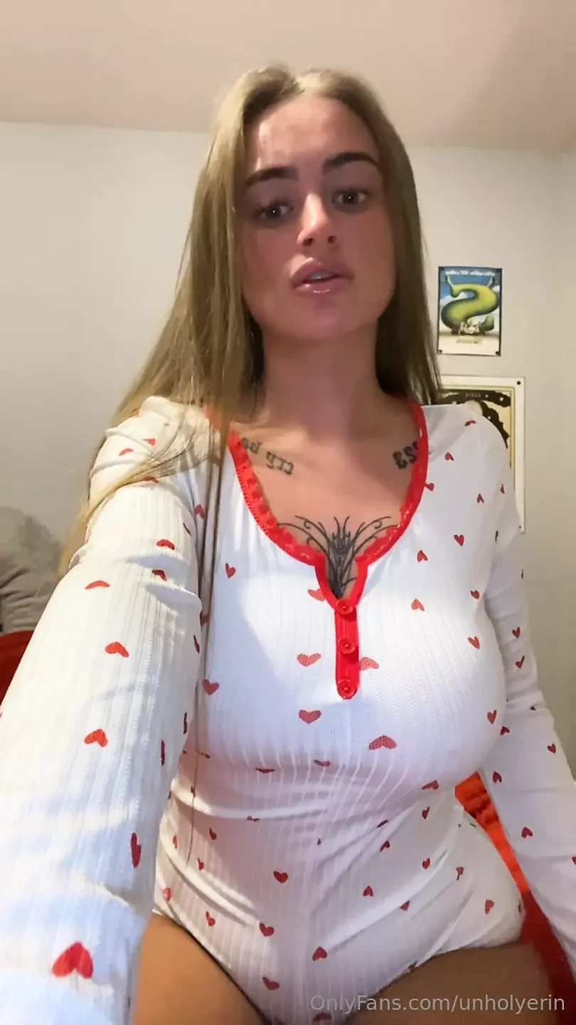 Bigtits horny goth teen fingers deep moans louder