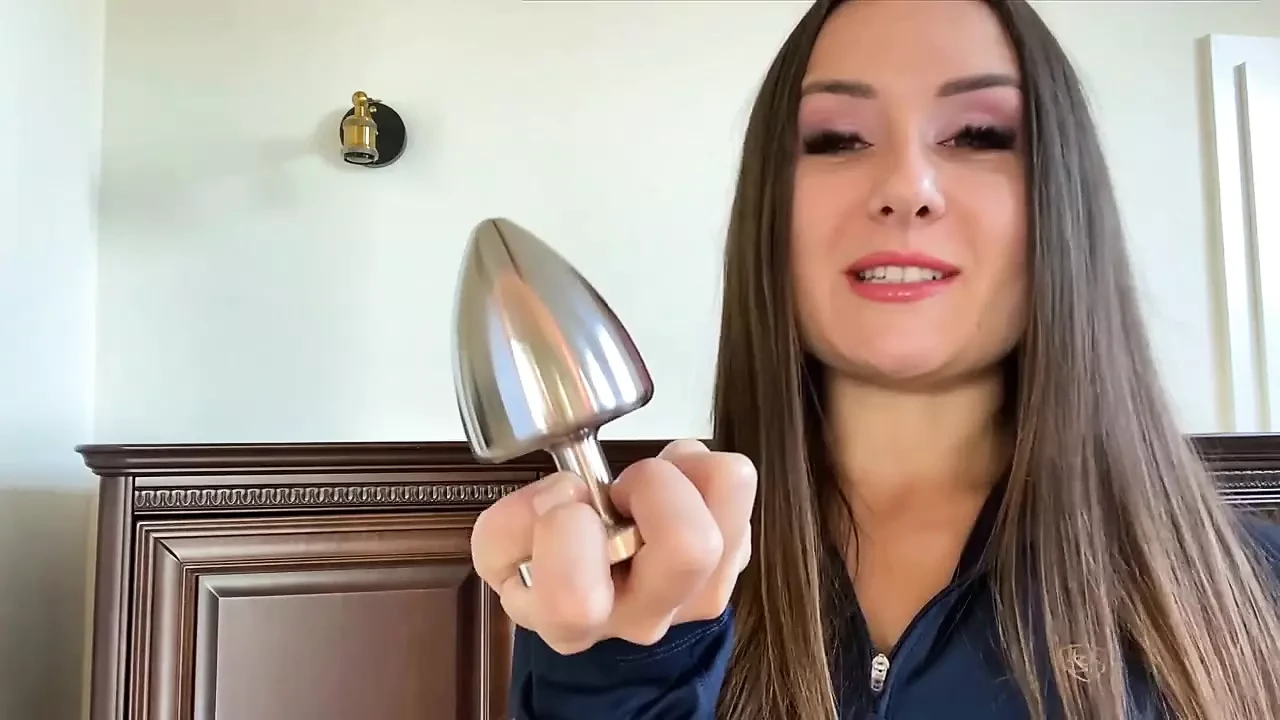 Cruel Reell vs. XXL Steel Plug – 60 mm Anal Challenge