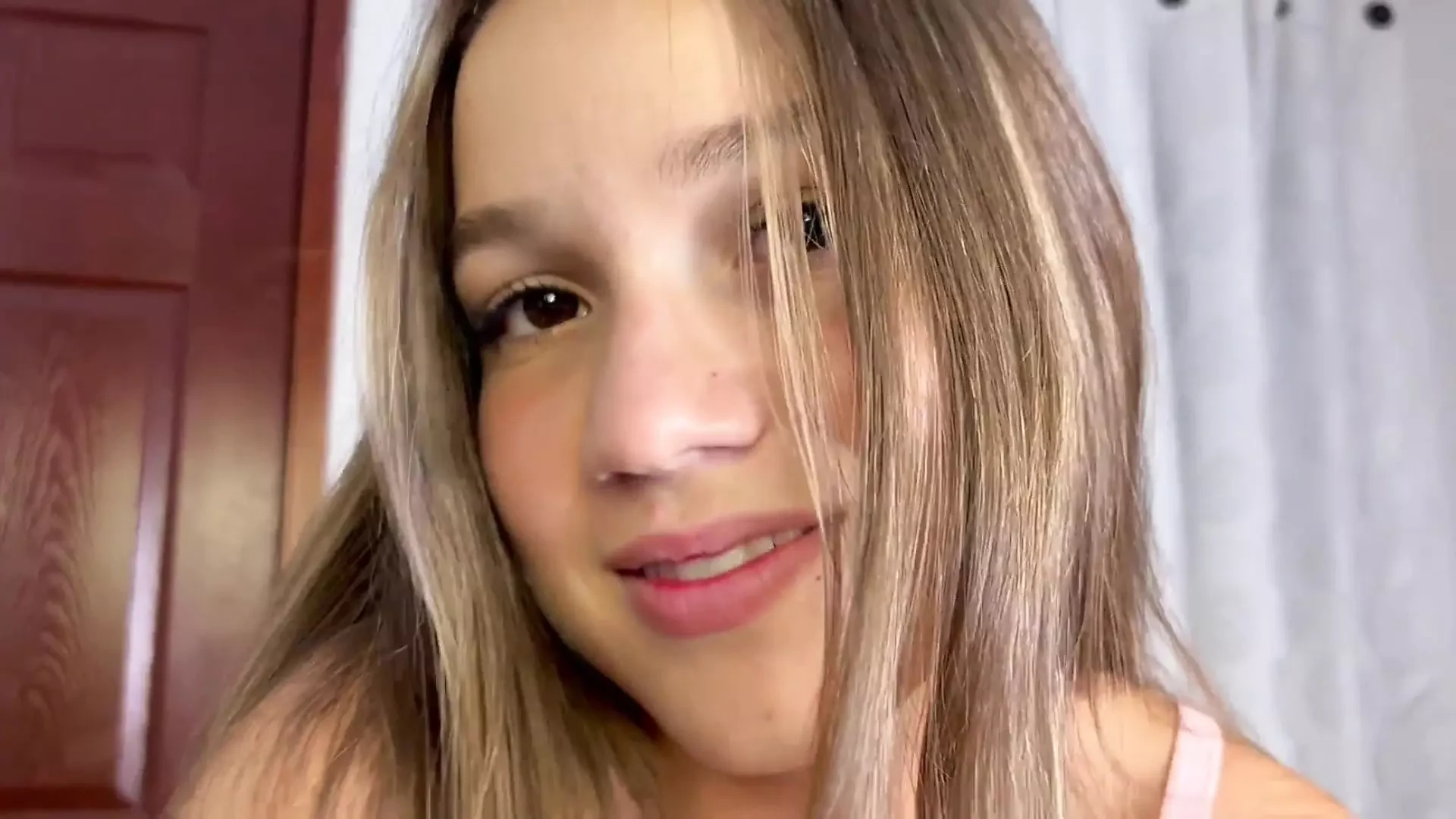 Petite teen impresses me with beautiful body!