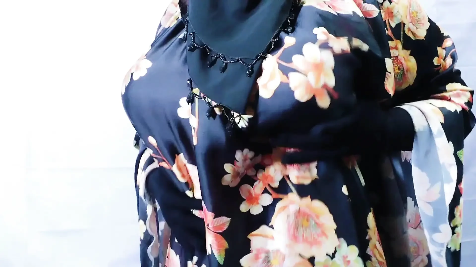 Muslim Hijabi Beautiful Housewife Fucking with Neighbor – With Clear Hindi Audio