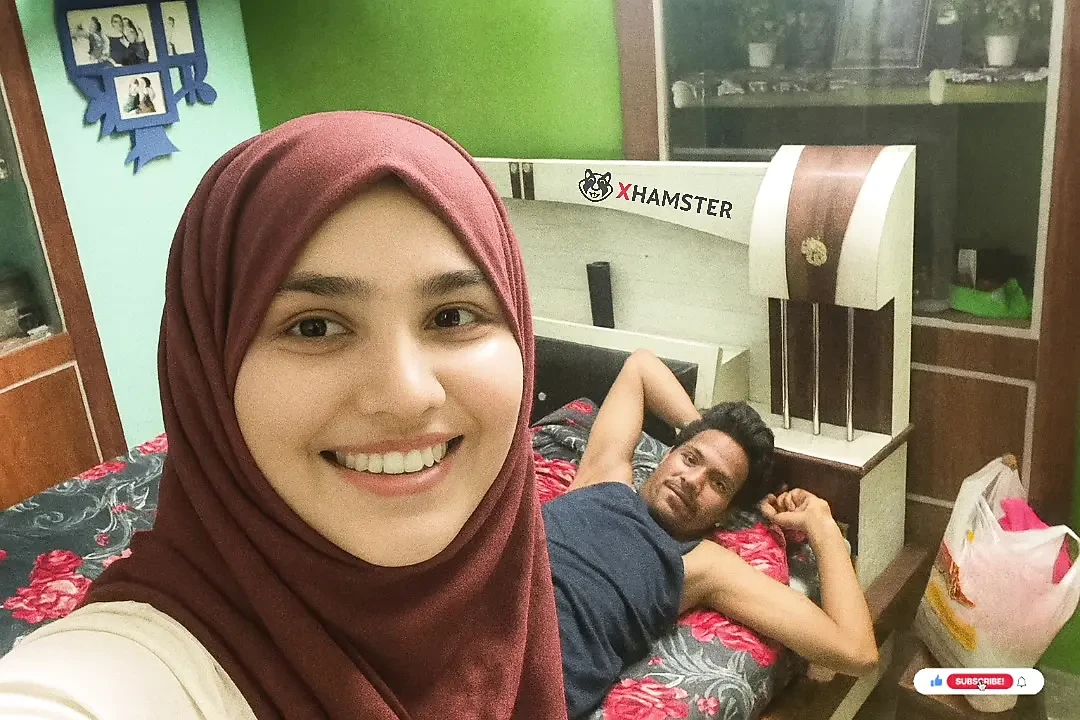 Pakisthani Kashmiri Girl with boyfriend Bedroom video By -Snapchat143