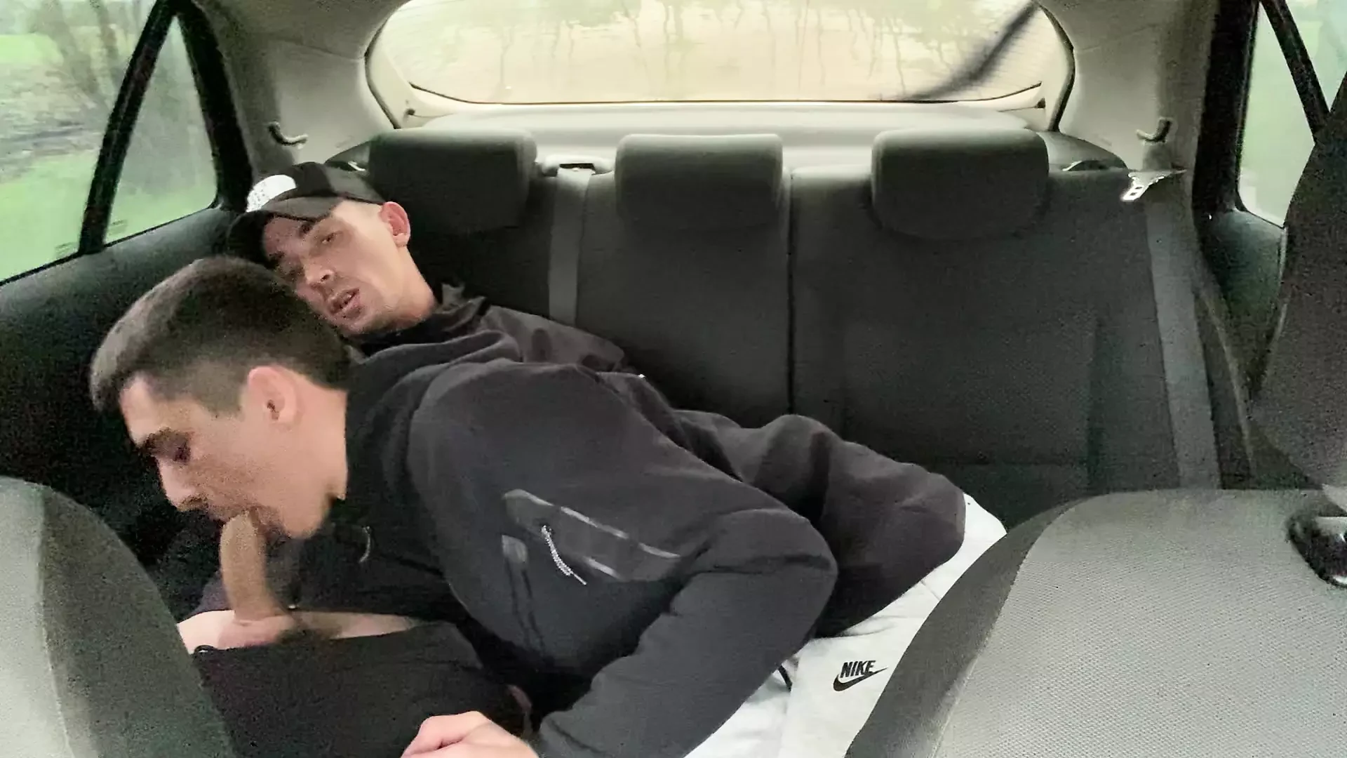 BLOW JOB IN CAR AND CUM IN MOUTH