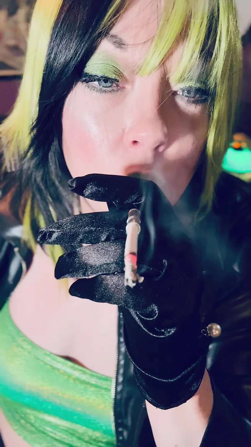 This Siren Wants You To Smoke With Her – Tina Snua Loves Smoking For Men!