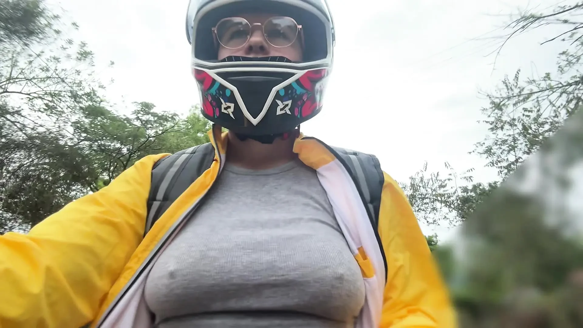 Delivering home for DIDI customer without a bra