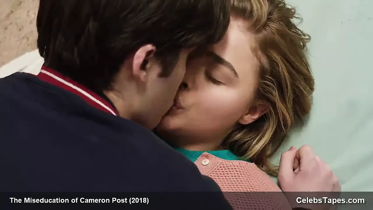 Chloe Grace Moretz – hot lesbian sex