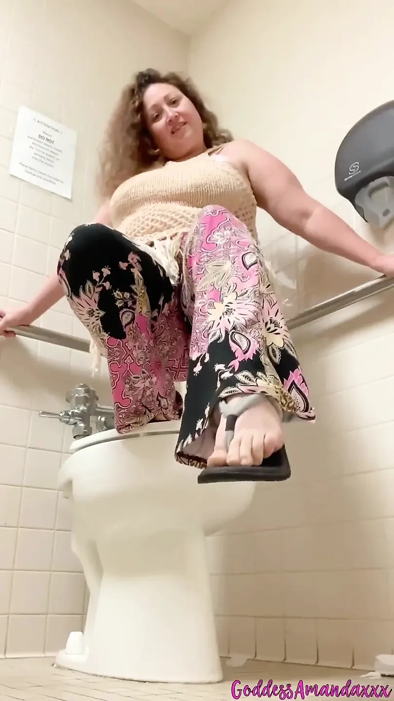 Sexy PAWG Wants You to Worship Her Body