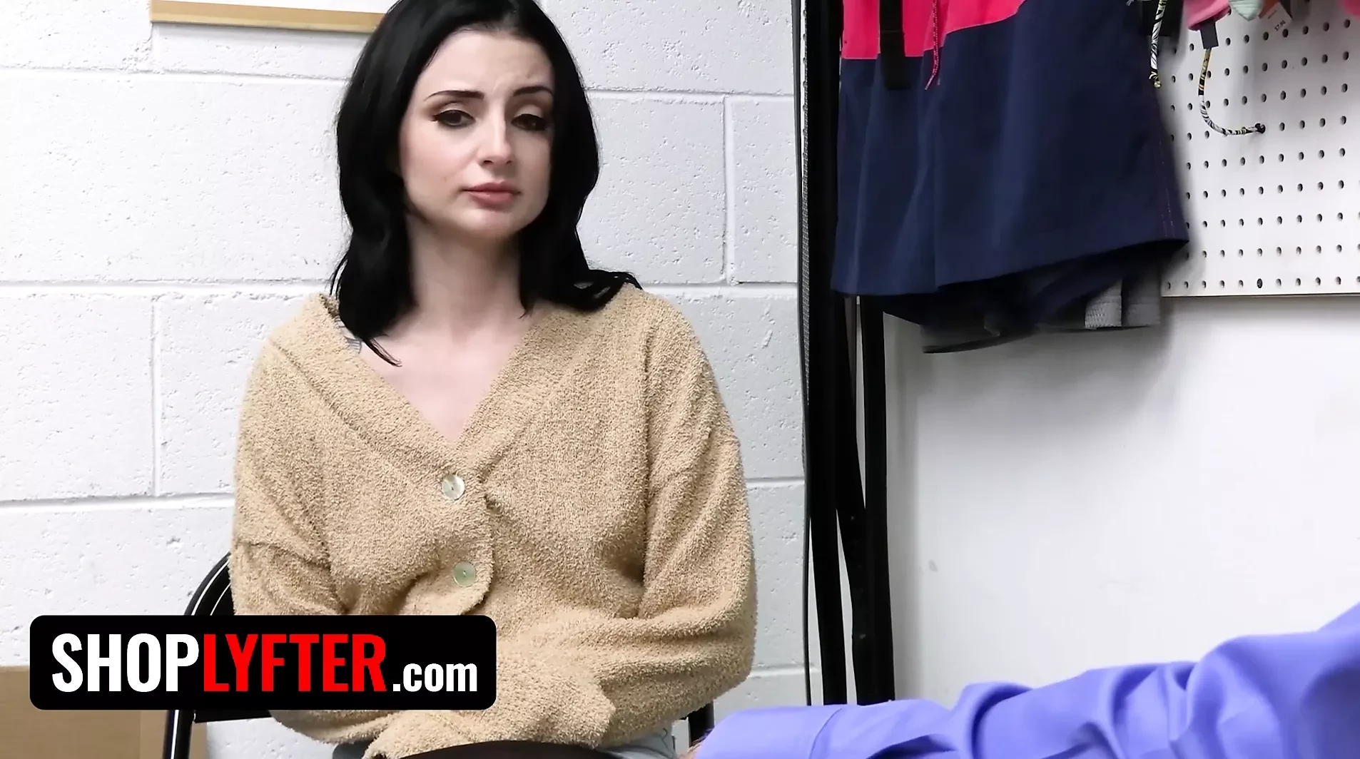 Shoplyfter – Suspected Theif Agreed To Undergo Deep Cavity Search After Getting Caught Stealing