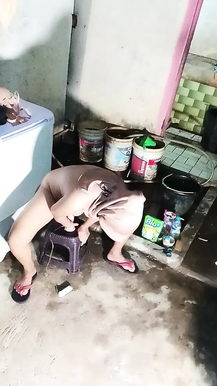 Masturbating my hairy pussy