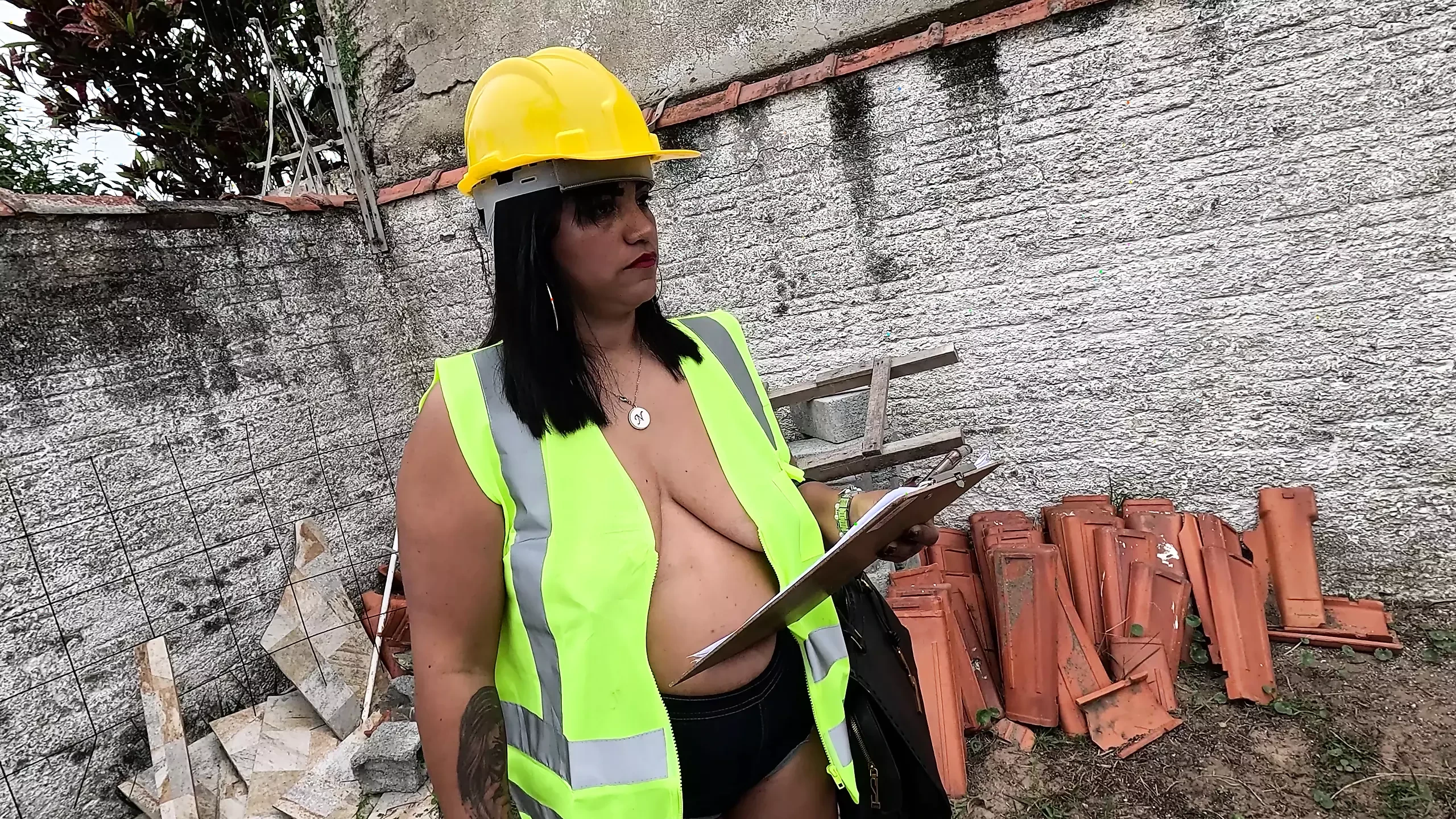 Work and Horny: The Wild Masturbation of the Architect in Full Work!
