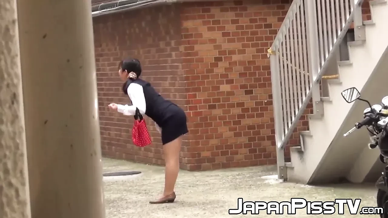 Japanese babe peeing herself up and being filmed by voyeur
