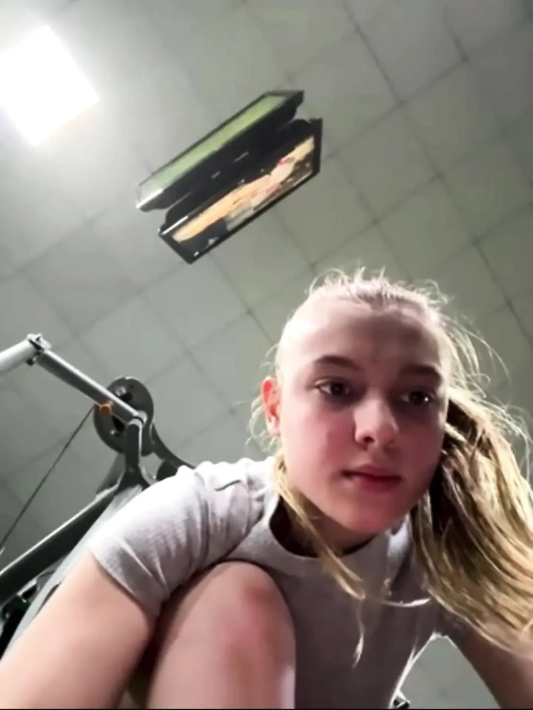 Bouncing natural tits in the gym