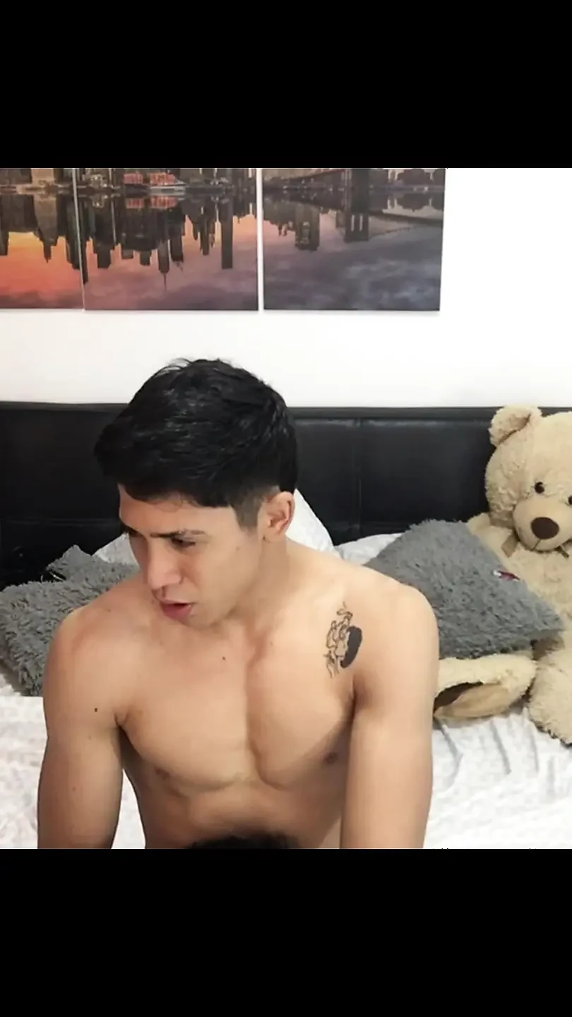 My hot girlfriend asks me to penetrate her and fill her pussy.