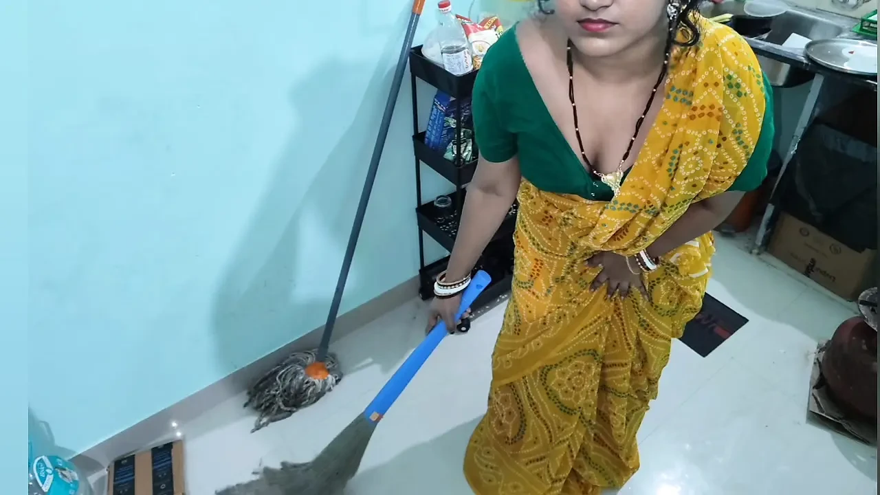 Naukrani ko advance chahiye uska husband bimar hai