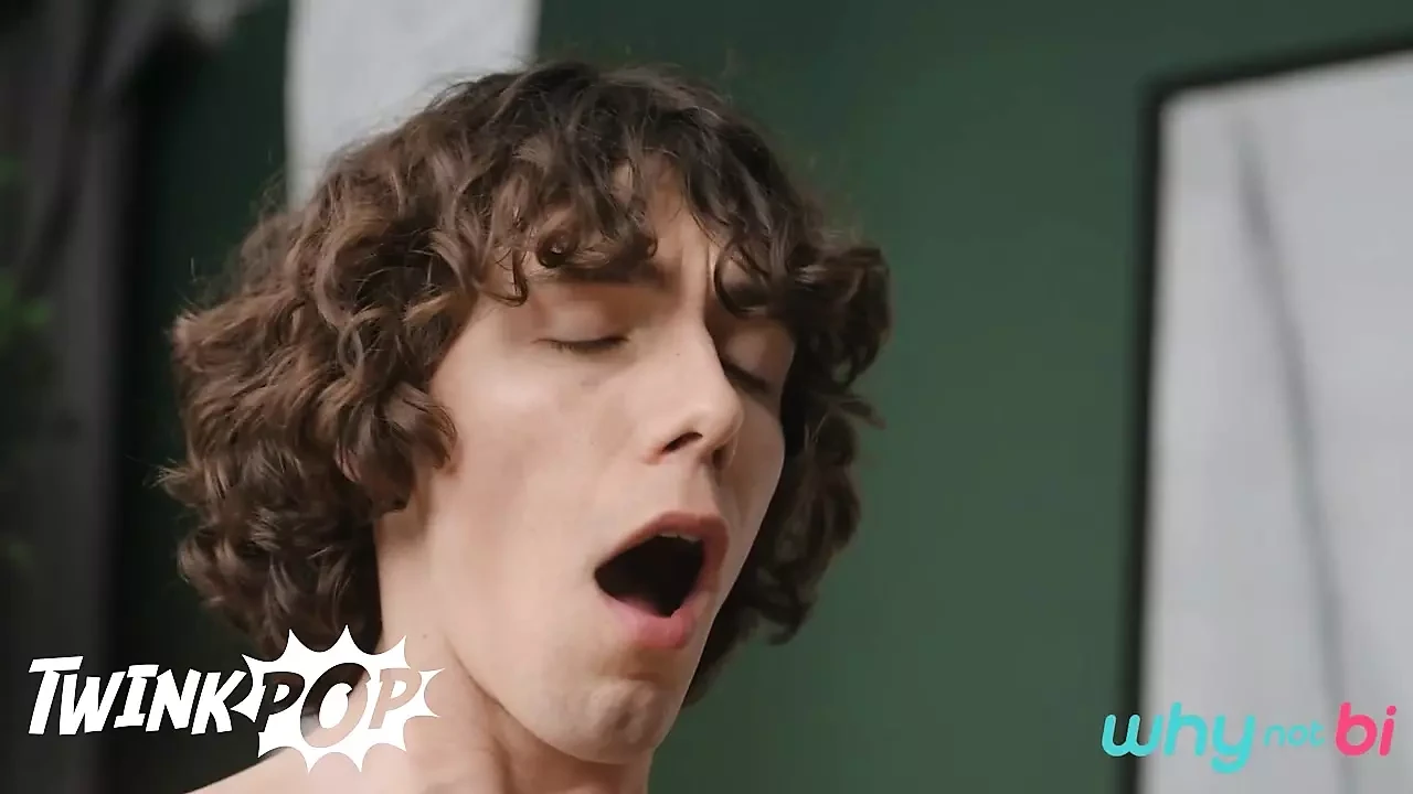 TWINKPOP – Aften Opal Rides Cristiano’s Dick While He Gets His Ass Fucked By Drake Von