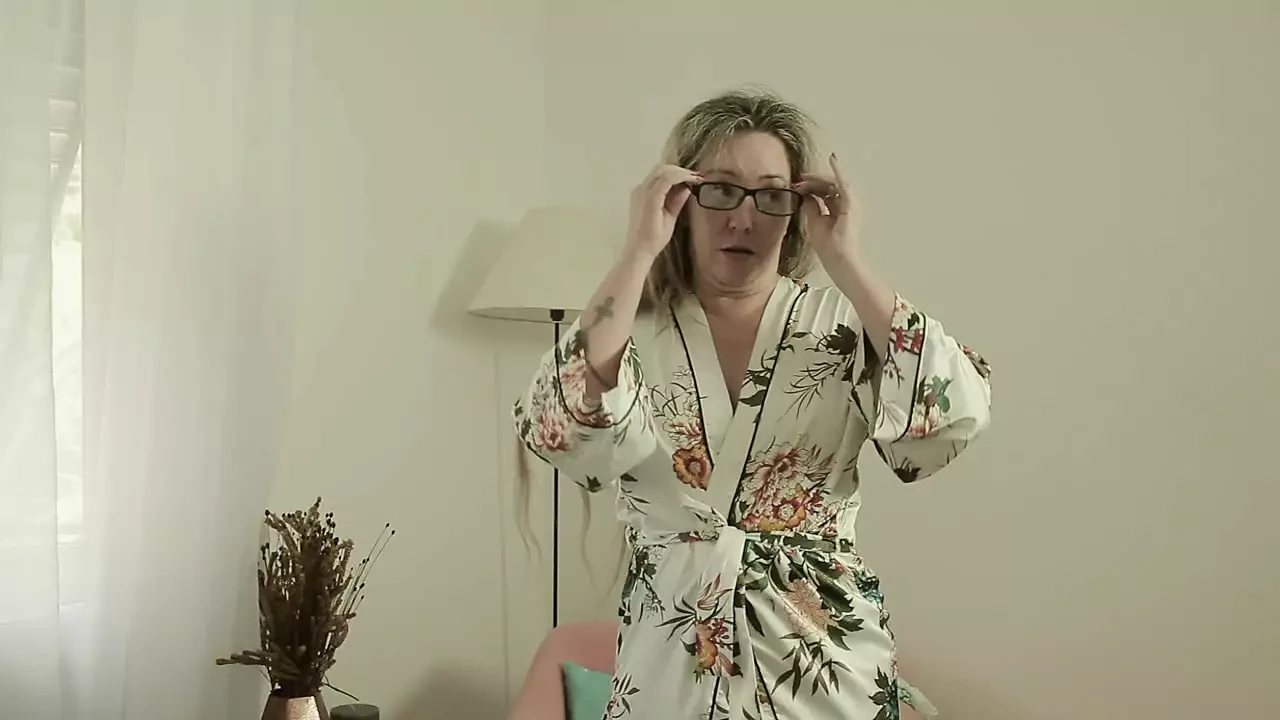 Naughty Family – Hot Black Man Wakes Up MILF And Gives What She Wants…