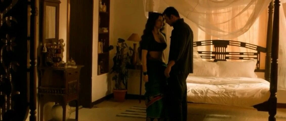 Kangana Ranaut (Shoot out at Wadala ) hot scene