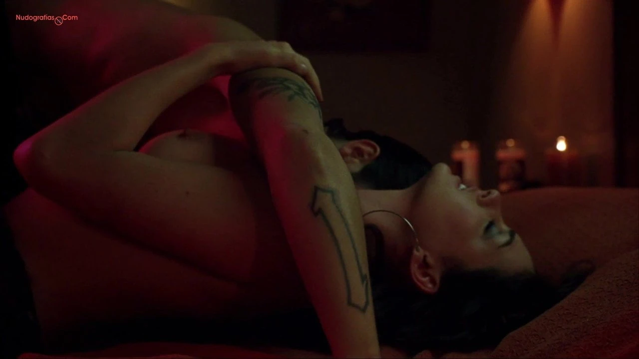 Anne Hathaway – ”Havoc”