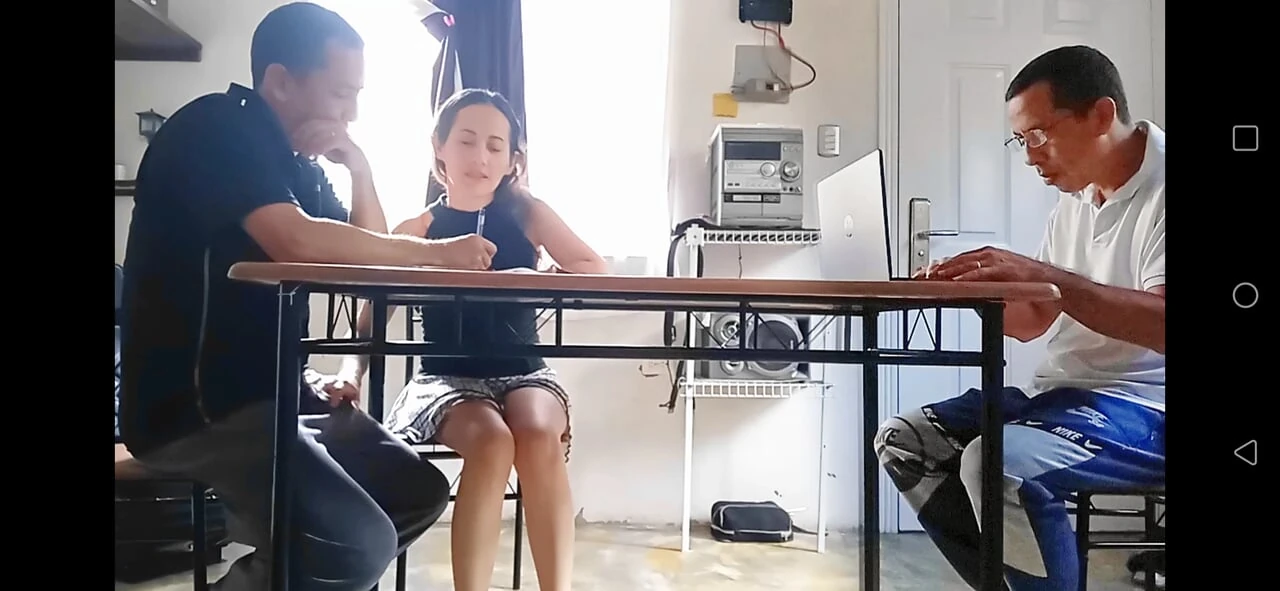 Unfaithful wife sucks the collector’s cock and swallows the cum behind the cuckold’s back under the table.