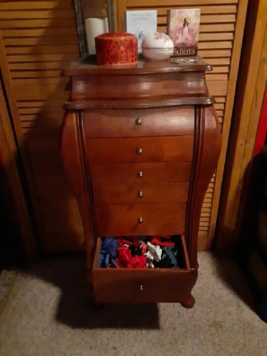 Caught Thief Confronted by Goth Femdom – Roleplay