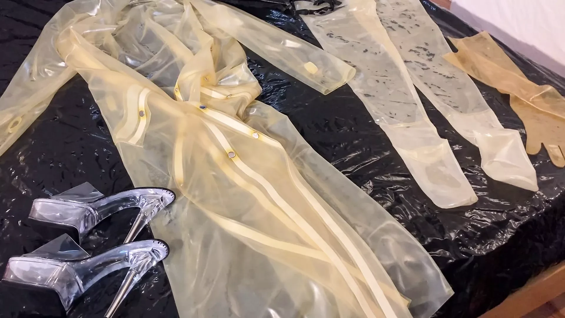 Transparent Latex Masturbation